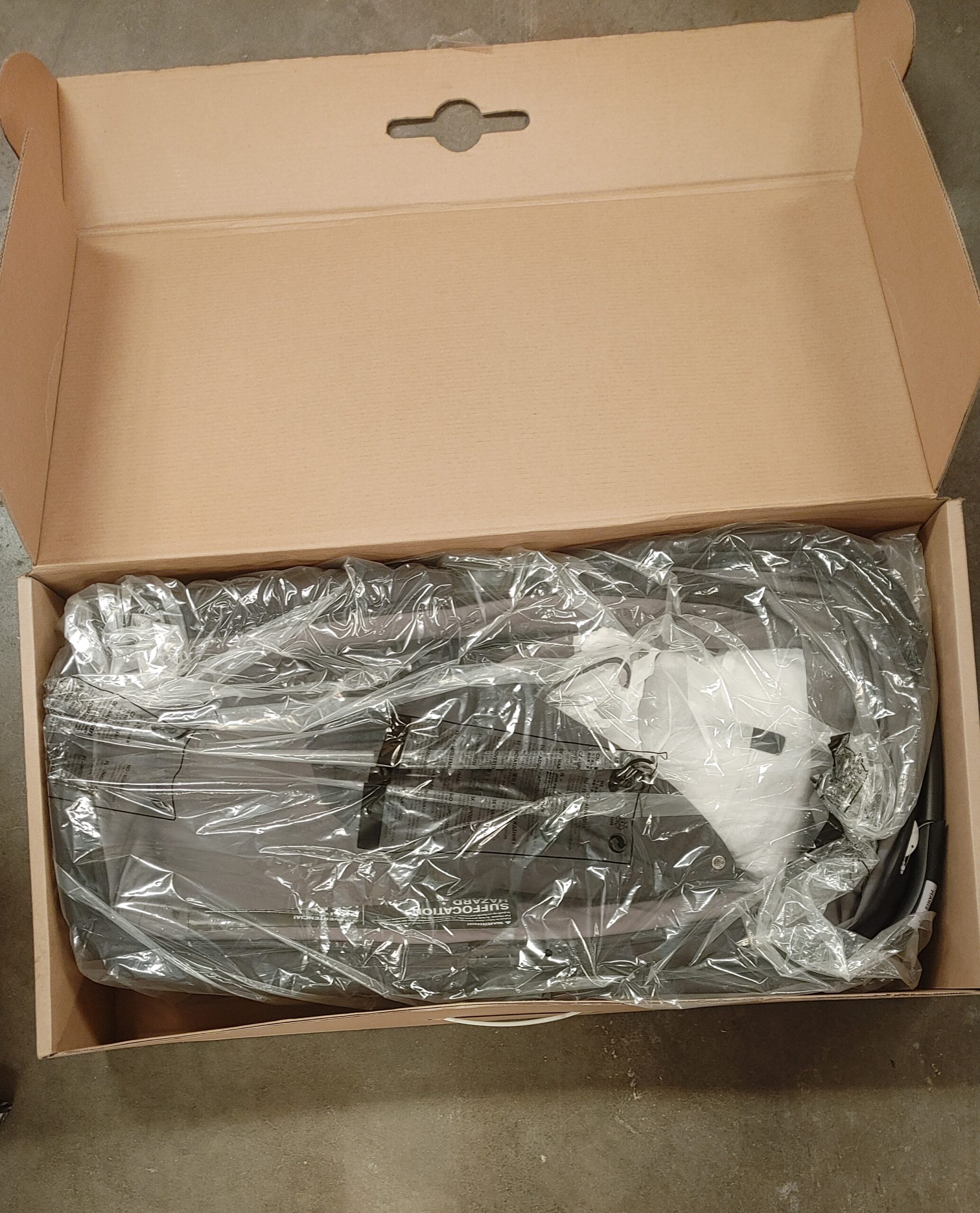 GB Maris Carry Cot - Monument Black - Image 2